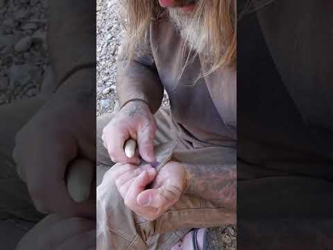 Found This Rock In Dirt - Made An Arrowhead #survival #flintknapping #primitiveskills #nature #diy