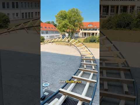 Wir bauen eine ACHTERBAHN durch eine Schule 😅🎢