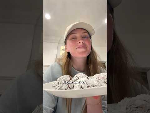 Chocolate crinkle cookies! - Super easy!
