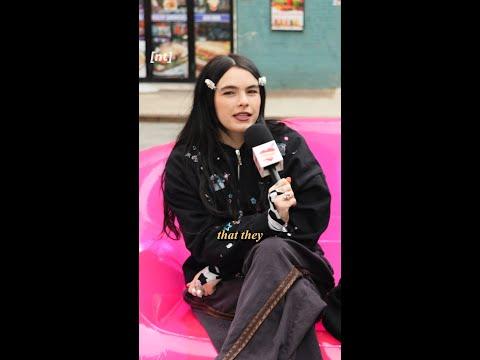 being unkind to waiters IS a red flag (not sorry) 🚩