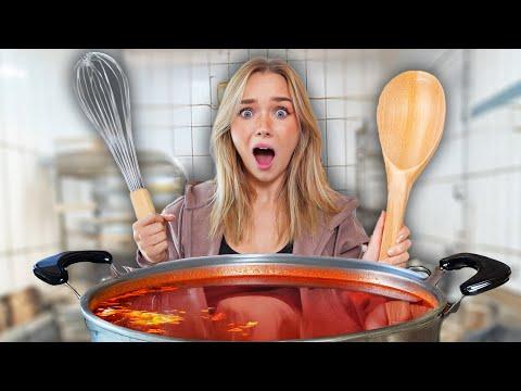 24h in der kleinsten Küche der Welt kochen & @rewinside probiert 🧑🏼‍🍳