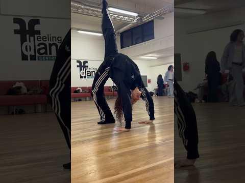 😱🤸‍♂️CES ACROBATIES SONT HUMAINEMENT IMPOSSIBLES !🤯 #acrobatics #talent #performer #tricks #dance