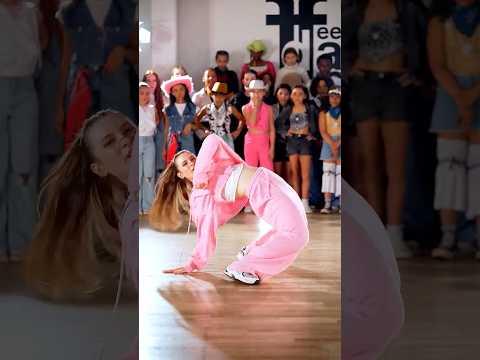 La danse la plus virale du moment ! 💥      #dance #viralvideo #shorts