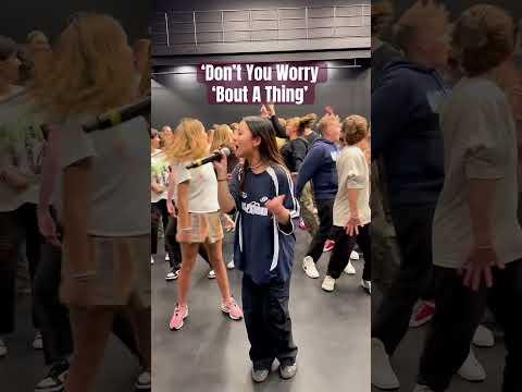 This ‘Don’t You Worry ‘Bout a Thing Rehearsal Hits Different 🎶✨ #torikelly #dontyouworryboutathing