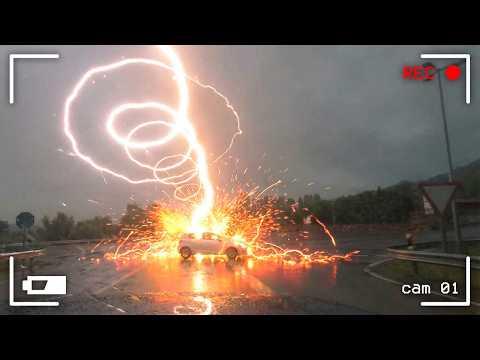 Unglaubliche Blitzeinschläge, die auf Kamera festgehalten wurden