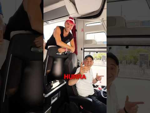 Like für ein BUS KONZERT 😂❤️‍🔥 #hurradieschulebrennt @noeldederichsshorts @AdrianAmaruShorts