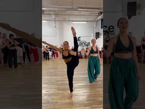 Elles font ça avec leurs jambes ? INCROYABLE 😍✨#wow #souplesse #Sabrinalonis #dance