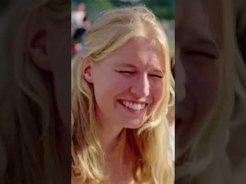 Reporterin testet oben-ohne #shorts