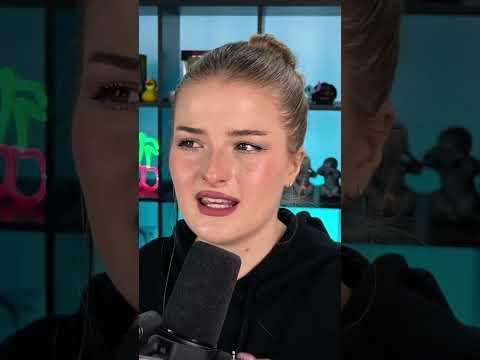 Die Hand, die niemals runtergeht #shorts #lidiro #schule #memes