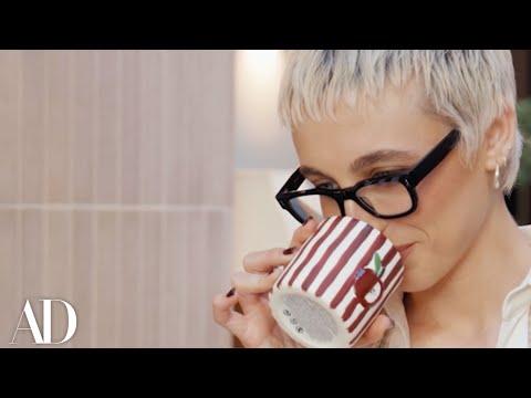 Emma Chamberlain Has a Thing For Apples 🍏