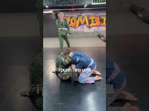 Passing seated open / Butterfly guard pass