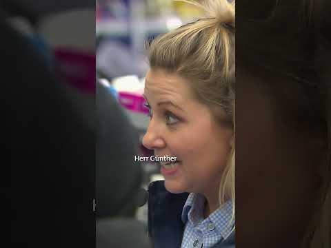 Peinlicher Kauf im Supermarkt: Kundin kriegt sich nicht mehr ein vor Lachen 🤣 | Verstehen Sie Spaß?