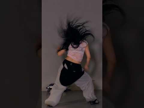 Look at 👀✨@tttiiizz hey, what's your name? #redy #choreography