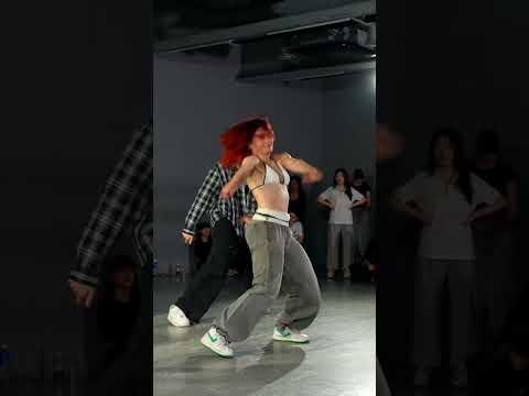 burning up the dance floor🔥🔥 @iliana_kopa #learner #class #yechan