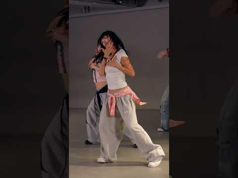 Hey! 💖 ouuuuu, is this illegal? #redy #choreography