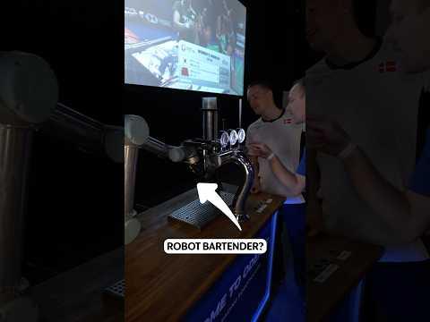 Robot drinks Server at Badminton Denmark Open #bulutangkis