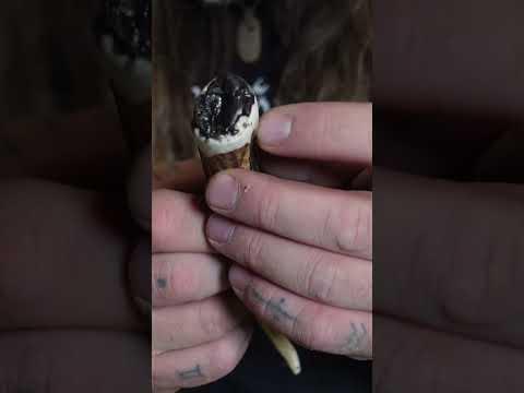 Simple Stone Flake Knife #survival #flintknapping #primitiveskills #stoneage #diy #ancientwisdom