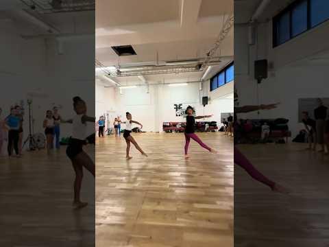 🔥 Danser avec sa grande sœur… le rêve 💃