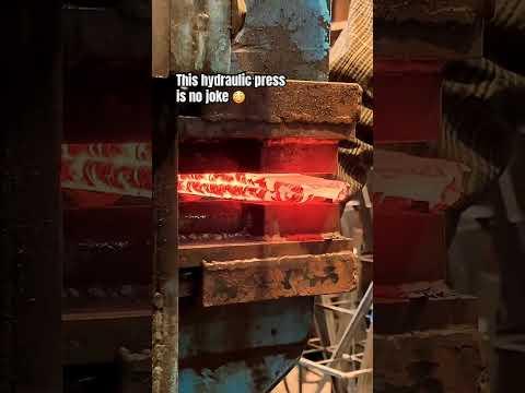 Please do not eat the molten taffy 🍬🥵