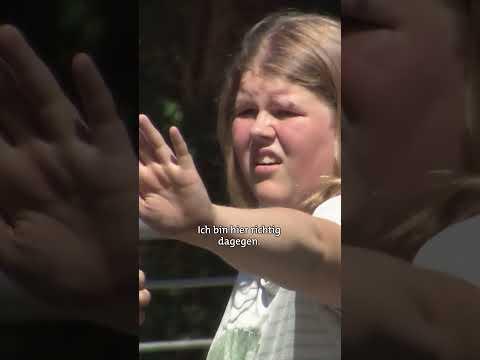 SIE traut diesem WEG nicht: Glasscheibe versperrt den Weg?! 😂 | Verstehen Sie Spaß?