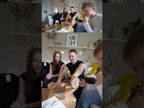 Wie findet ihr das erste Geschenk? 🥹 | Echtso #shorts