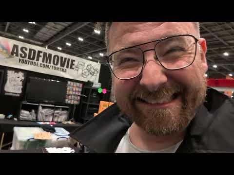 HELP I'M TRAPPED INSIDE LONDON COMIC CON