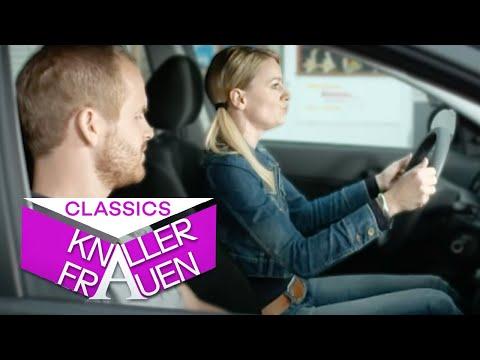 "Theoretische" Fahrprüfung | Knallerfrauen mit Martina Hill