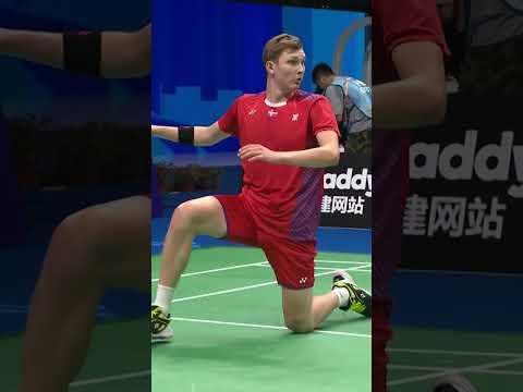 Game recognise game 🤝 Axelsen respect moment! #bwf #badminton