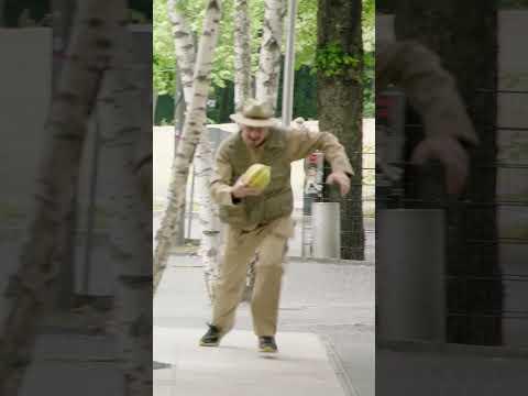 🍌 Beim Affen-Prank löst eine harmlose Banane einen Großstadt-Urknall aus | Verstehen Sie Spaß?