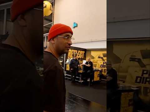 Rettungsschwimmer-Beat auf der Motorshow! 😂