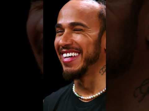 Imagine pulling up next to Lewis Hamilton at a red light?? 🚦