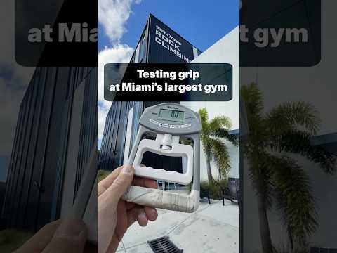 Insane grip strength! Wait for it! 🤯🤯🤯 #climbing #challenge