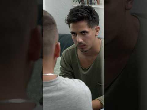 Hat Benny Gefühle für Leonie?! 😳 | Krass Schule #shorts #537