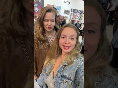 Wer ist auch gerade auf der Buchmesse in Frankfurt? Um 16 Uhr bin ich bei Halle 3.0, C131 🥰