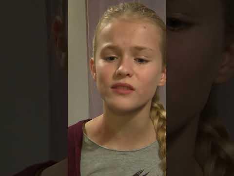 Emma schneidet Stiefschwester in die Hand  #DieFamilienhelfer #klinikamsüdring