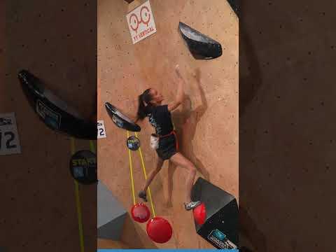 Während alle anderen abfallen, braucht ARINA JURCENKO nur einen!   💪🏻 | BOULDER BUNDESLIGA #climb