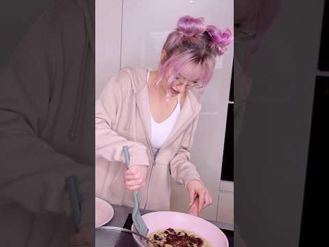 Viki testet gehyptes TikTok Rezept 🙉 wilde Kombination aus nur 4 Zutaten 🫣 #ViktoriaSarina