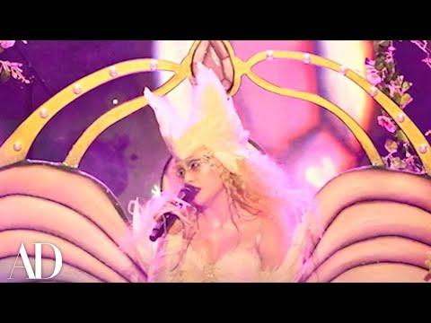 Inside the Making of Chappell Roan’s Apple Bong 🍎