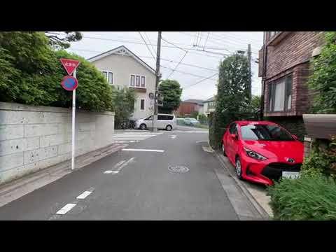 Walking around an exclusive neighborhood in Tokyo