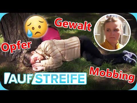 Sie liegt doch schon am Boden 🤯😥 Fiese Mädels schlagen auf Mobbing-Opfer ein! | Auf Streife | SAT.1