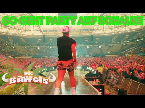 "Ich habe bock auf Bier!" 🥳 Malle-Party mit 40.000 Leuten auf SCHALKE! | Die Büffels