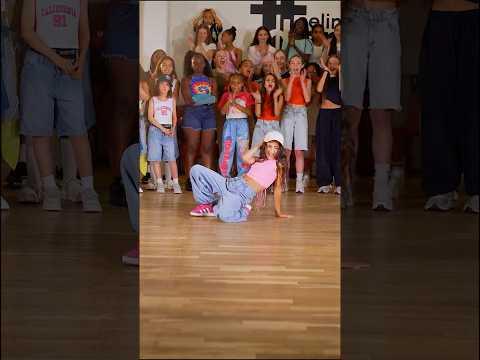 Elle danse déjà comme une pro 😍✨#dance #performance #kids