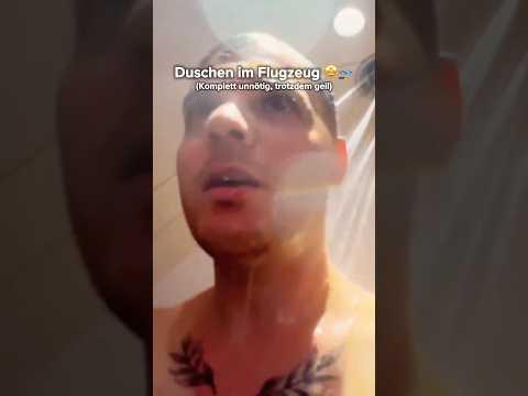 Hast du schon mal im Flugzeug geduscht? #shorts