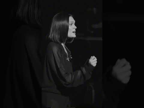 Whitney Houston - Jessie J sings Whitney's "I Have Nothing" 💜