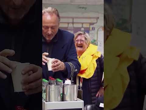 Flugzeug Upgrade ins Chaos! ✈️ Wenn du plötzlich Flugbegleiter bist | Verstehen Sie Spaß?