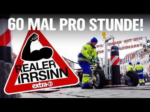 Realer Irrsinn: Poller-Rücken beim Weihnachtsmarkt in Augsburg | extra 3