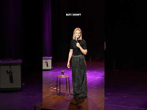 Hazel does Stand-up in Swedish 🇸🇪💥