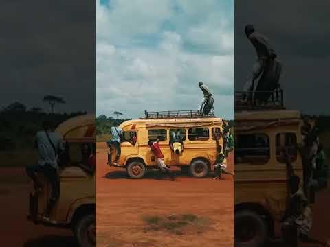Bus-Akrobaten: Die Fahrkartenkontrolleure der Elfenbeinküste #zdfinfo #fahrkartenkontrolle #shorts