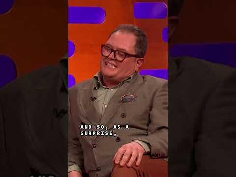 Alan Carr becomes Celine Dion 😂